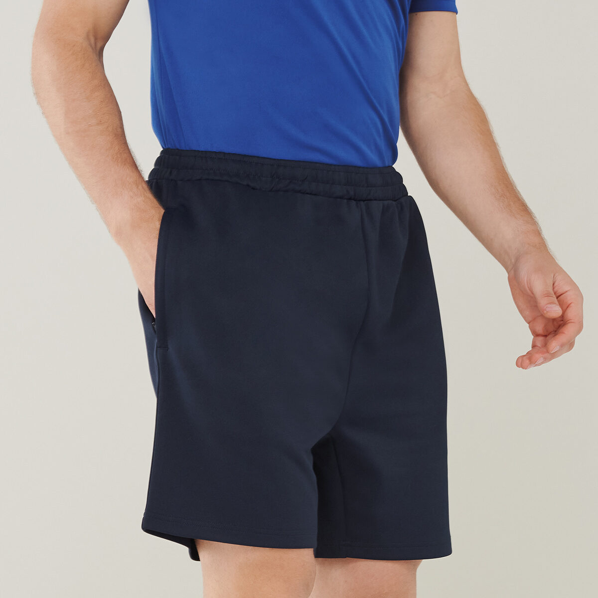 Knitted shorts with zip pockets