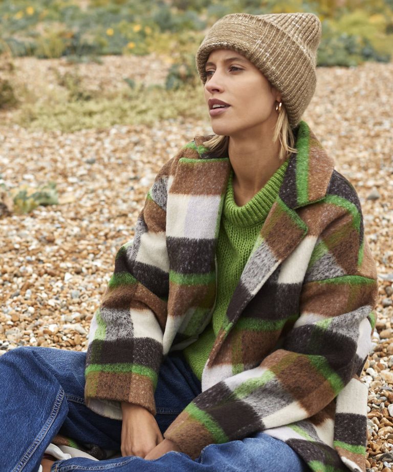 Alternative view of Beechfield - Chunky Knit Reverse Patch Beanie B330R